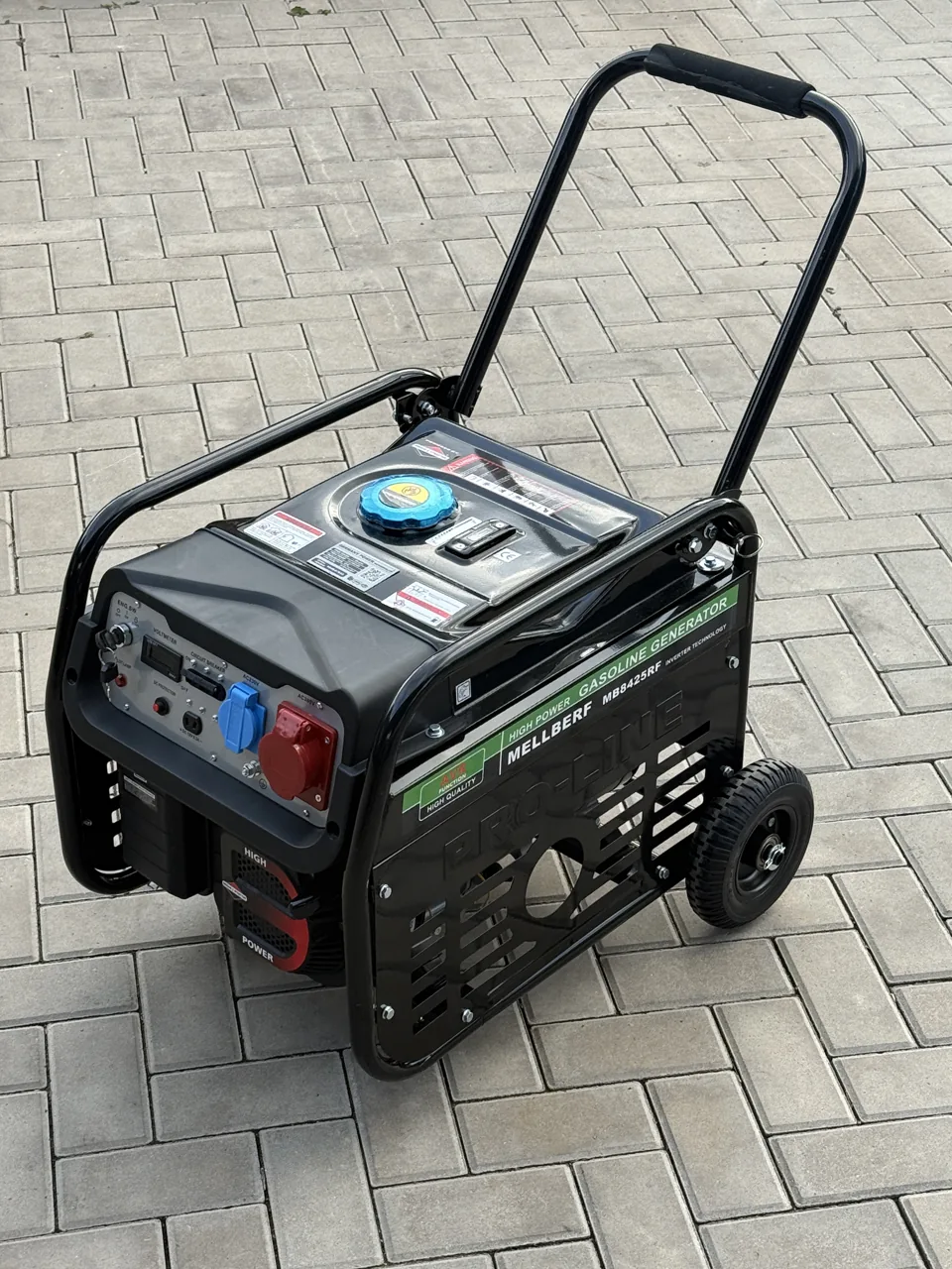 Benzínová elektrocentrála připravená k půjčení